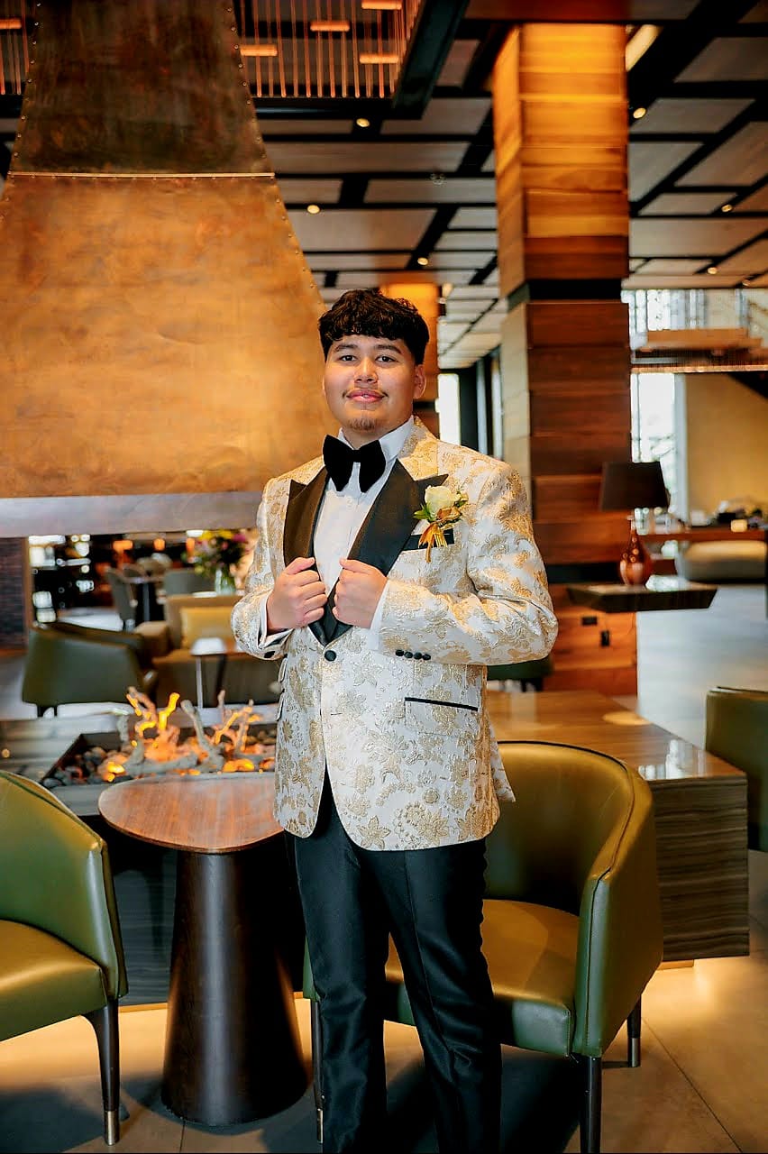 Luxury wedding suits for grooms